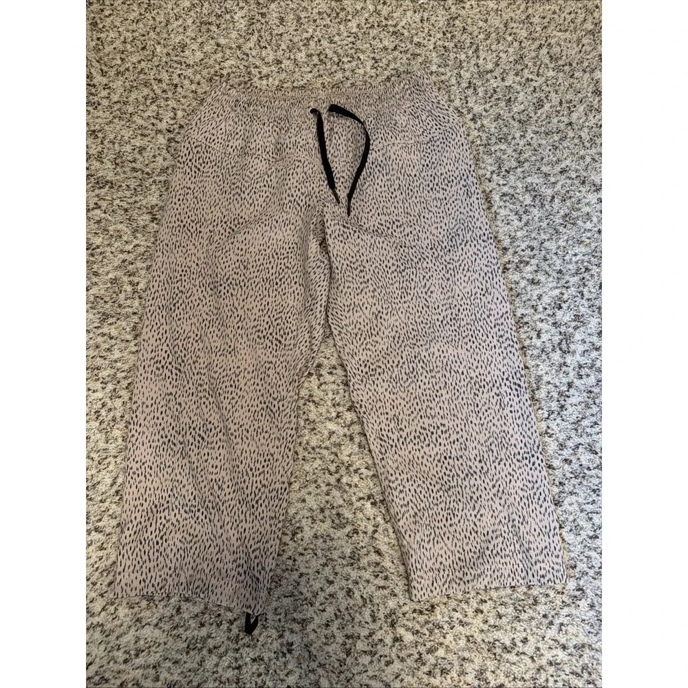 Lululemon  New‎ Capri Pants Size 4 Beige Black Drawstring Waist/legs Lightweight